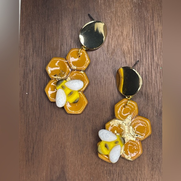 Honey Comb & Bee Dangle Earrings w/Gift box - Picture 3 of 4
